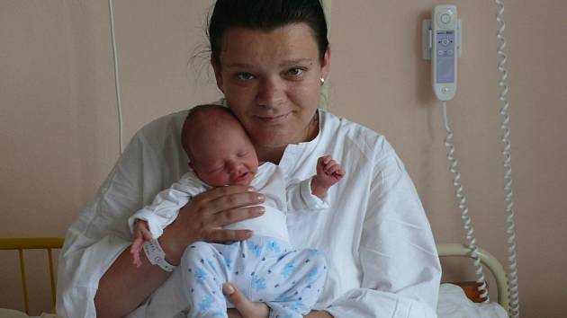 Kristina Švíková se narodila v prachatické porodnici v sobotu 4. srpna v 17.35 hodin. Vážila 2730 gramů a měřila 46 centimetrů. Rodiče Iveta a Josef jsou z Netolic. Doma netrpělivě čekala sestřička Nikolka (2,5 roku).