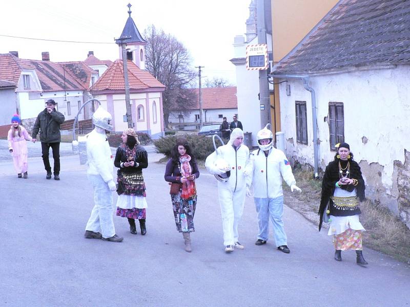 Masopustní průvod v Chlumanech.