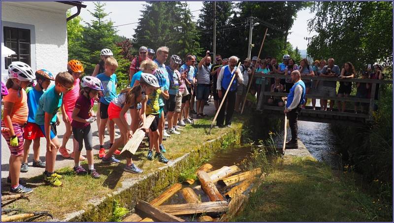 V sobotu se na Jeleních Vrších konala třetí letošní ukázka plavení dříví na Schwarzenberském plavebním kanálu.