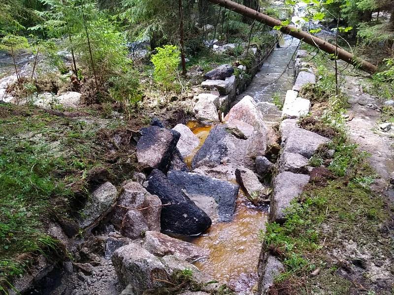 Bouřka v neděli 25. července poničila Jelení smyk na Jeleních Vrších.