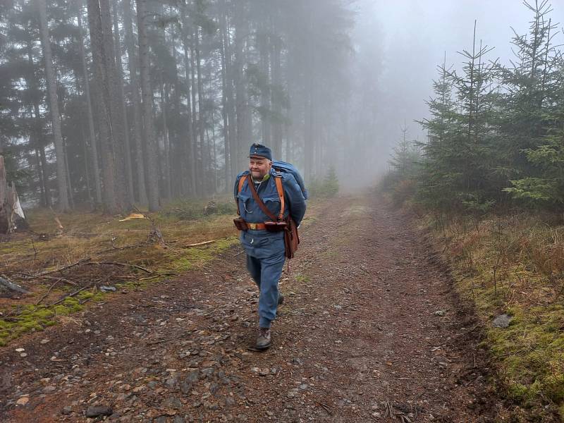 Členové spolku Jednadevadesátníci uctili na akci Military Death March památku žen, které zemřely při pochodu smrti.