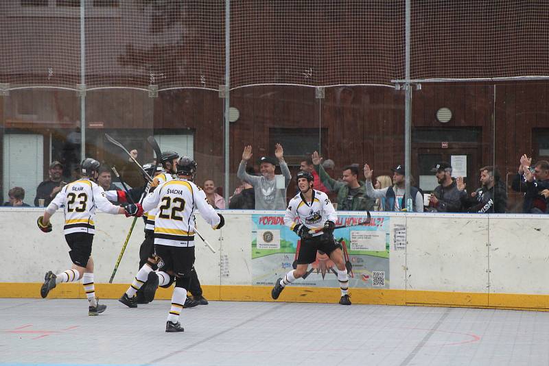 Hokejbalová extraliga: HBC Prachatice - HBC Svítkov Stars Pardubice 3:2 PP (1:1, 0:1, 1:0 - 1:0).