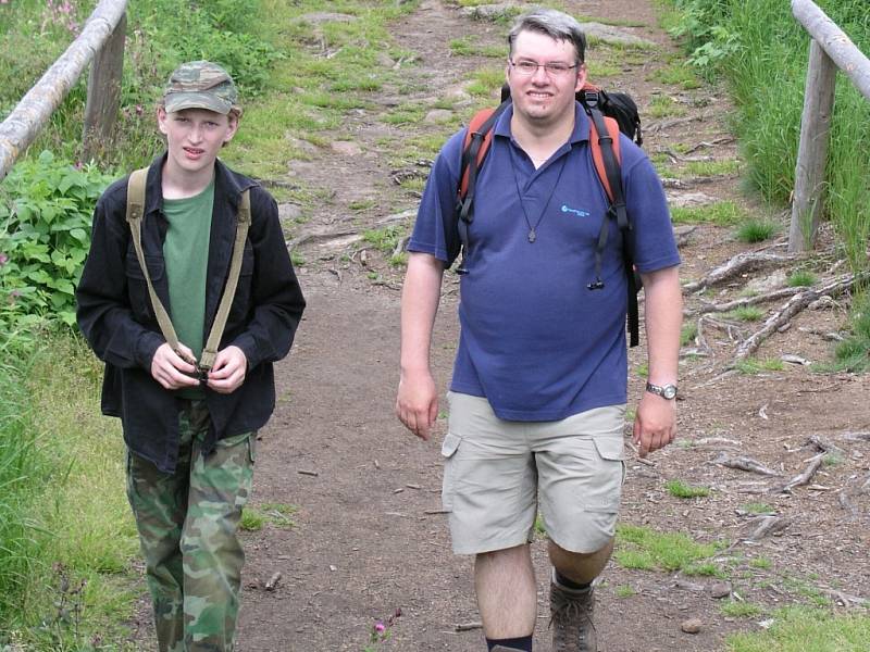 Boubínská kaple sv. Huberta má šanci se stát jedním z nejvýše položených poutních míst na Šumavě. Sobotní premiéra se totiž vydařila a bohoslužby se účastnila více než padesátka poutníků.