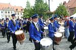 Sobotní program Slavností Zlaté stezky v Prachaticích odstartoval příchod historického průvodu s hlavním hostem letošních slavností Helenou Vondráčkovou.