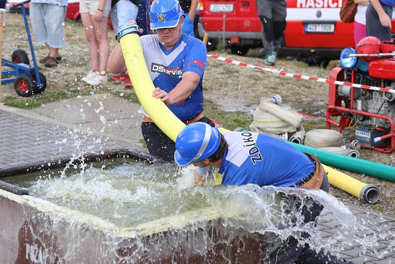 Družstva dobrovolných hasičů se v Budilově o víkendu utkala v požárním útoku.