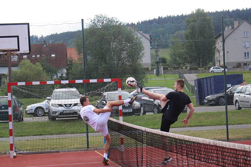 Sportovně pivní olympiáda v Záblatí.