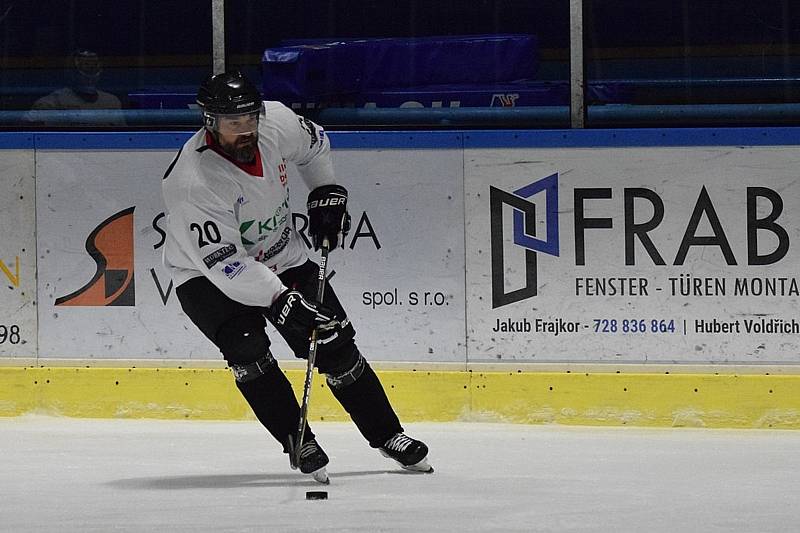 MHL: HC Čkyně - HC Prachatice 2:8 (1:5, 0:1, 1:2).