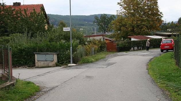 Křižovatek bez dopravního značení poslední dobou přibývá. Pravidlo pravé ruky je jasné a měl by ho umět používat každý řidič, v každé situaci. I když třeba v prachatické ulici Pod Lázněmi mnohdy řidiči dávání přednosti příliš neřeší.