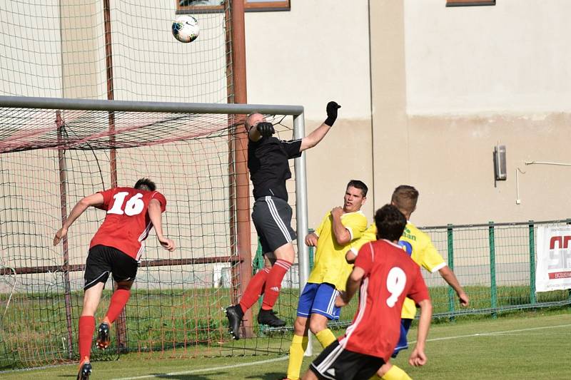 Fotbalová I.A třída: Trhové Sviny - Vimperk 5:0 (2:0).