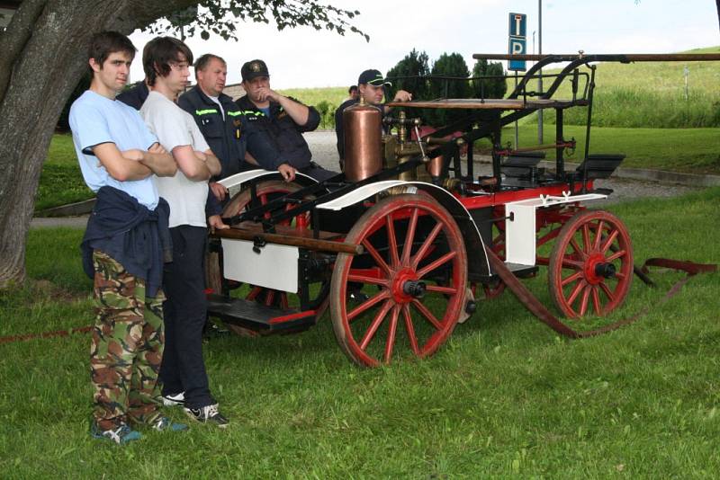 Volary zažily v sobotu 13. srpna Staročeskou Konopickou. Pazderník a Konopička svému osudu neunikli a všichni se pak večer společně pobavili na lidové veselici.