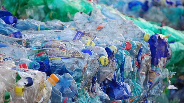 Plasty patří k nejčastěji tříděnému druhu komunálního odpadu. Nový sběrný dvůr v Prachaticích nabízí možnosti k dalšímu třídění hlavně objemného komunálního odpadu. . Ilustrační foto