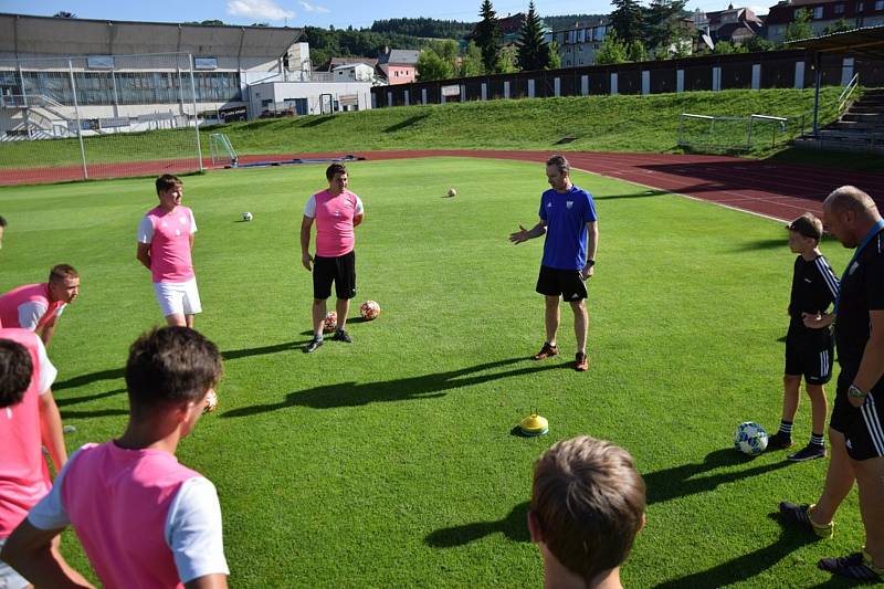 Fotbalisté Šumavanu Vimperk v pondělí odstartovali přípravu na novou sezonu. Čtrnáct dní budou s muži trénovat společně i starší dorostenci.