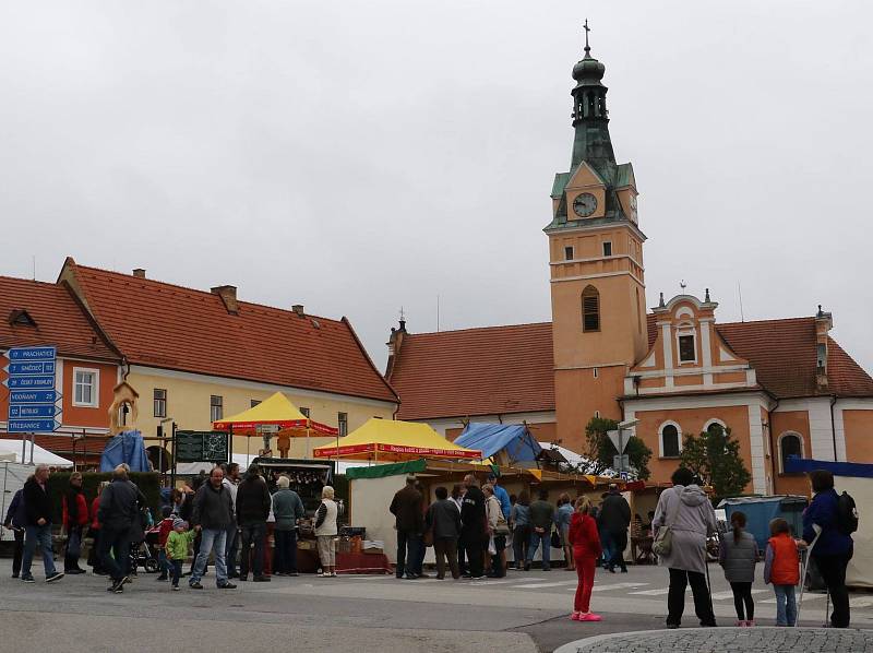 Jarmark sv. Jiljí ve Lhenicích nezkazilo ani deštivé počasí.