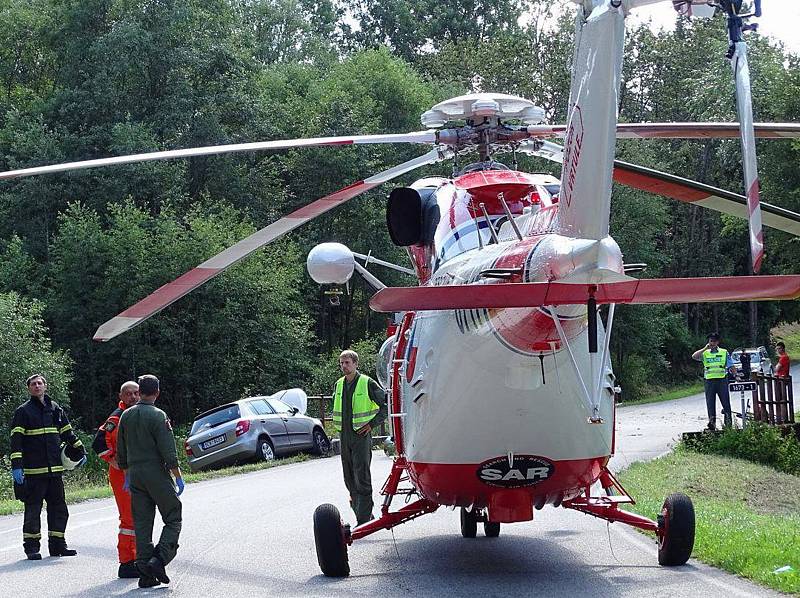 Tragedií skončila nehoda osobního vozidla na Vimpersku. Starší řidič na následky i přes veškerou pomoc zemřel na místě.