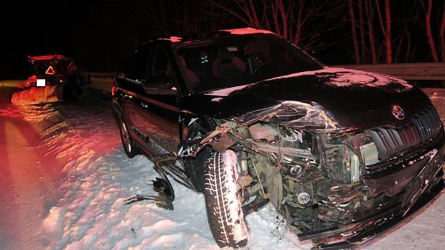 Prachatičtí dopravní policisté řešili řetězovou dopravní nehodu na Volarsku a dopravní nehodu osobního vozidla s traktorem.
