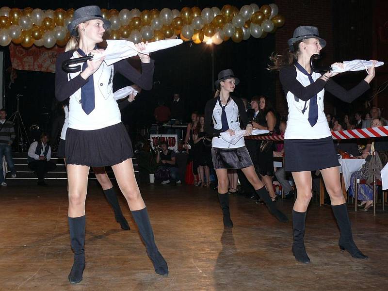 Plesová sezona v Prachaticích odstartovala maturistním plesem 4.C SPgŠ