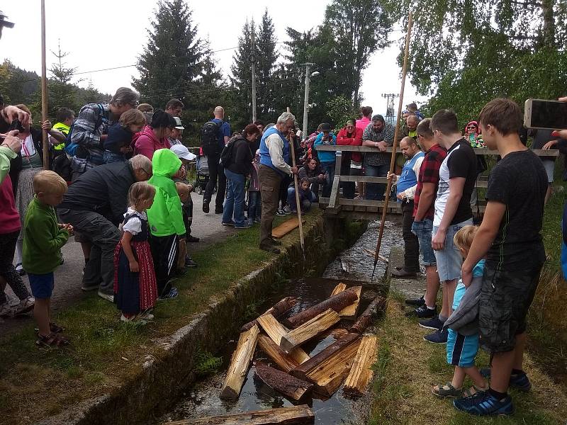 Zahájení plavení na Schwarzenberském plavebním kanále na Jeleních Vrších.