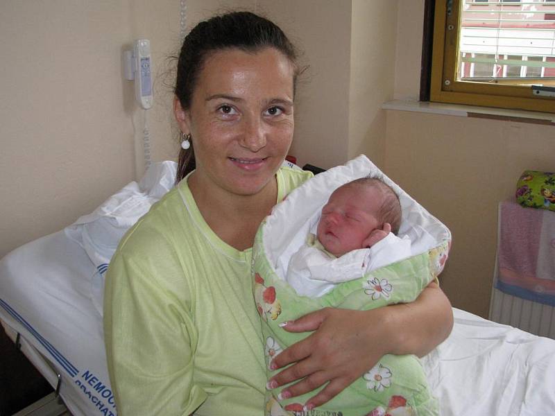 Vítězslav Štětina se v prachatické porodnici narodil 2. června 2010 v 01.45 hodin. Při narození vážil 3230 gramů a měřil 49 centimetrů.