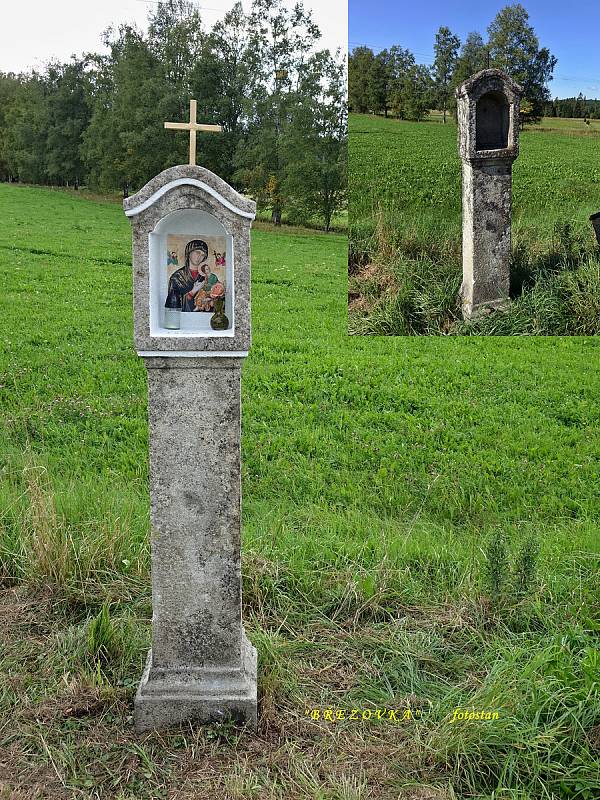 Padesát šumavských křížků, které opravil Stan Schneedorf. Březovka u Volar (6. 9. 2017). Foto poskytl: Stan Schneedorf