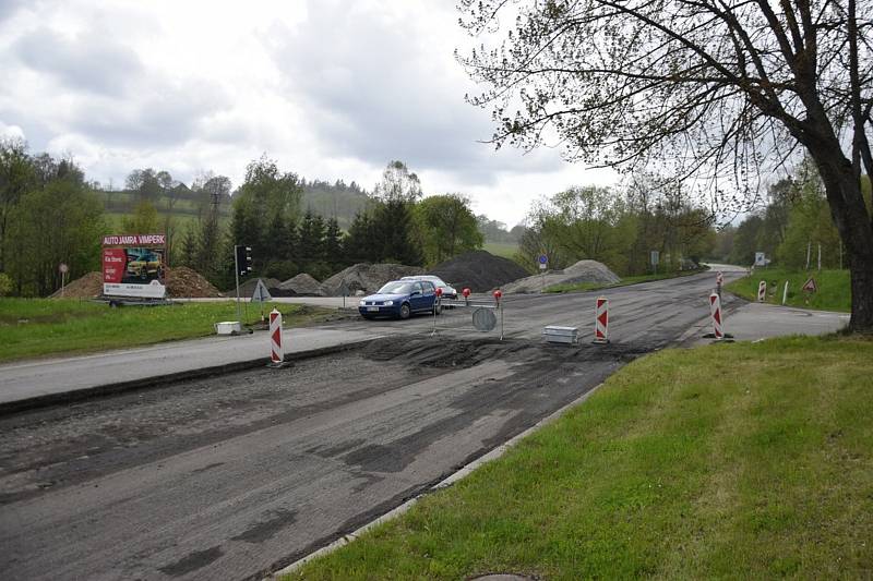 Rekonstrukce Sušické ulice komplikuje dopravu ve Vimperku.