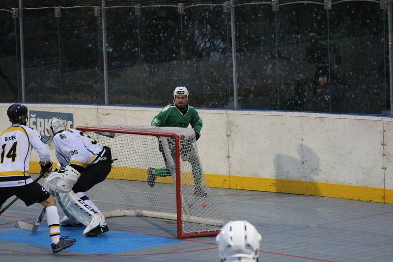 Hokejbalová první liga: HBC Prachatice - Pedagog Č. Budějovice 4:2.