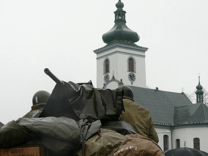 Po bitvě o radnici si všichni mohli historickou vojenskou techniku prohlédnout zblízka.