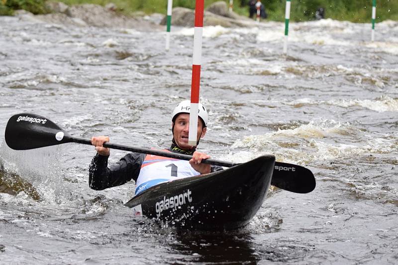 MČR vodních slalomářů na Lipně - kategorie K1.