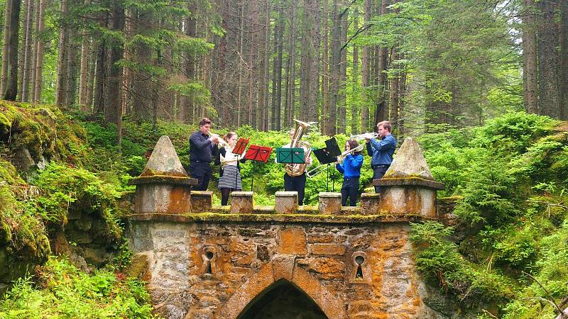 Zahájení plavení na Schwarzenberském plavebním kanále na Jeleních Vrších.