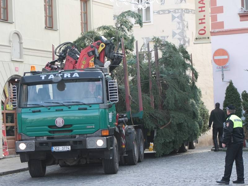 Velké náměstí v Prachaticích a vánoční strom podruhé.