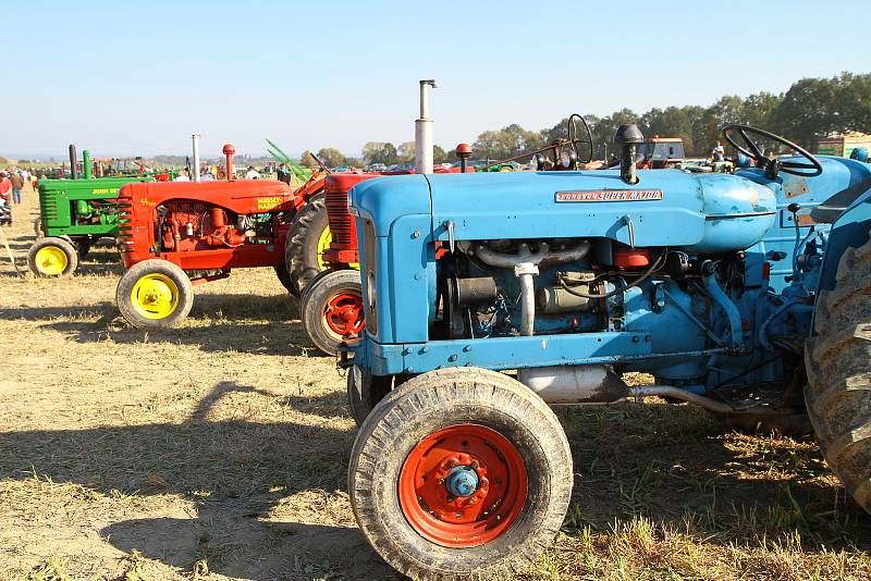 Setkání příznivců starých traktorů v Mahouši.