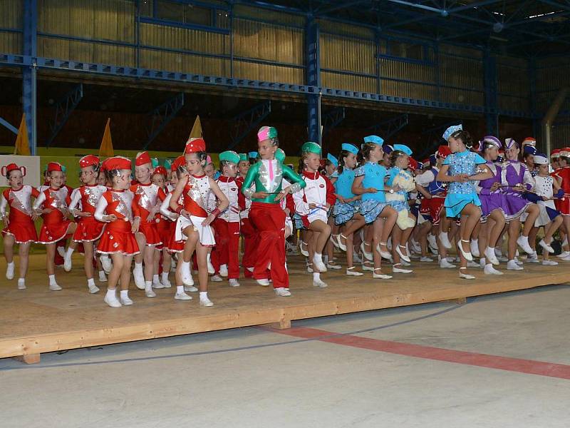 Na pódium nastoupily postupně všechny soubory.