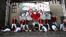 Deset choreografií předvedli na hlavním pódiu při sobotním programu Slavností Zlaté stezky v Prachaticích tanečníci ze studia Crabdance.