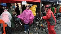 Zahájení nové cyklistické sezony provázel v Prachaticích déšť. 