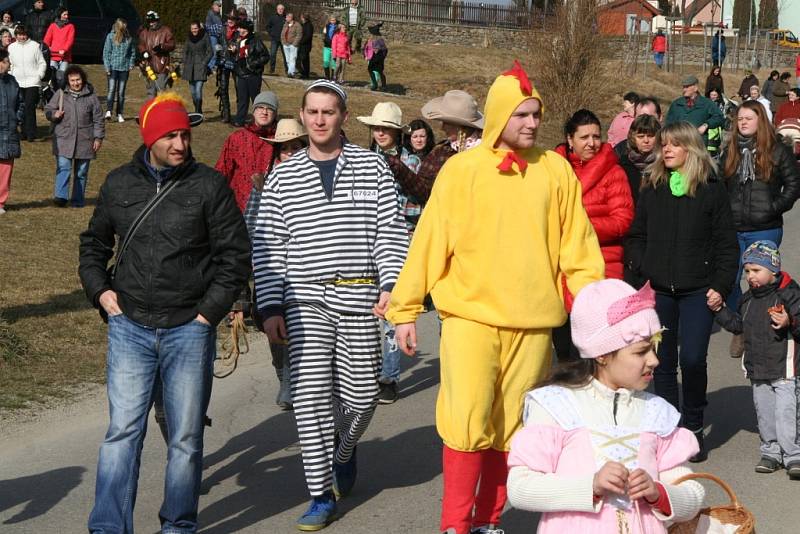 Masopustní průvod v Lažištích.