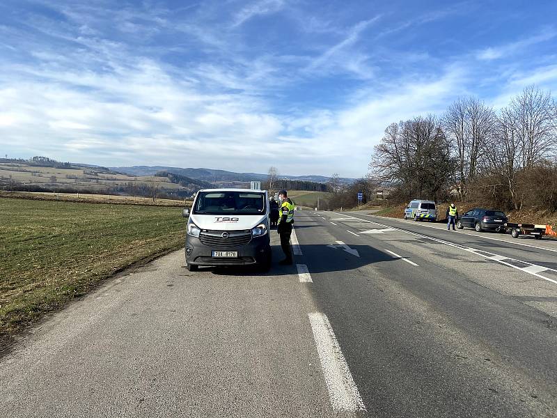 Kontroly řidičů na hranicích okresů Prachatice a Strakonice u Čkyně.