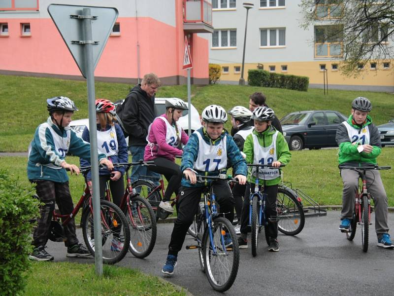 V Prachaticích se ve čtvrtek 5. května uskutečnilo okresní kolo soutěže mladých cyklistů. Ti museli zvládnout nejen jízdu na dopravním hřišti, ale také jízdu zručnosti, testy a zdravovědu.