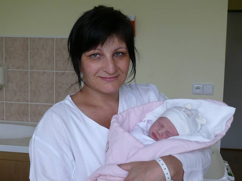 Karolína Košková se narodila v prachatické porodnici ve čtvrtek 23. května v 05.00 hodin. Při narození vážila 2,97 kilogramu. Rodiče Marcela a Karel si dceru odvezou domů, do Čkyně. Na Karolínku se těší sourozenci Lukáš (13 let) a Adélka (8 let).