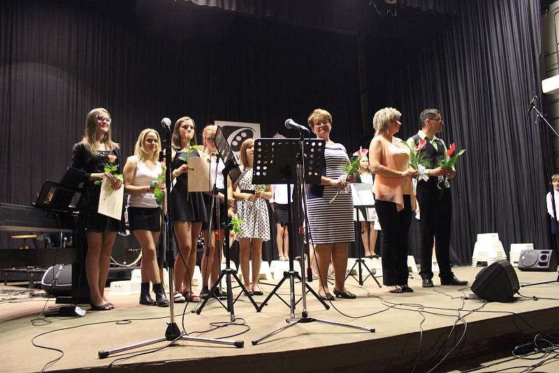 Pro rodiče a kamarády koncertovali volarští muzikanti v tomto školním roce naposledy. Foto: Ladislav Beran