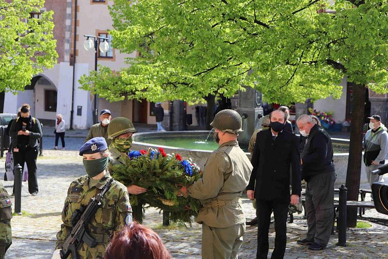 Odhalení pamětní desky na prachatickém Velkém náměstí. Bude připomínat osvobození ameriskou armádou.