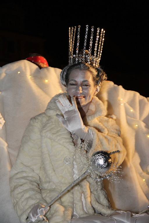 Paní Zima v podání Miss České republiky 2003 Lucie Křížkové.