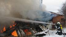 Likvidace požáru truhlárny v osadě Boubská u Vimperku ze dne 26. ledna 2017.