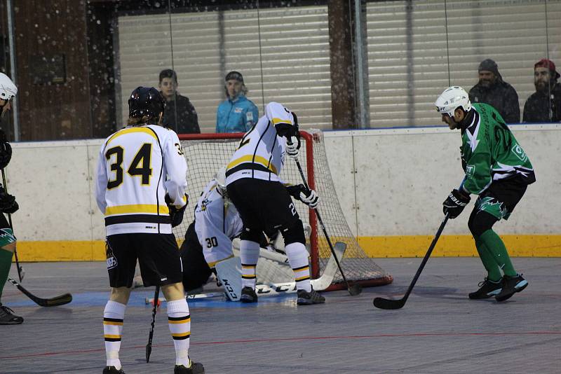 Hokejbalová první liga: HBC Prachatice - Pedagog Č. Budějovice 4:2.