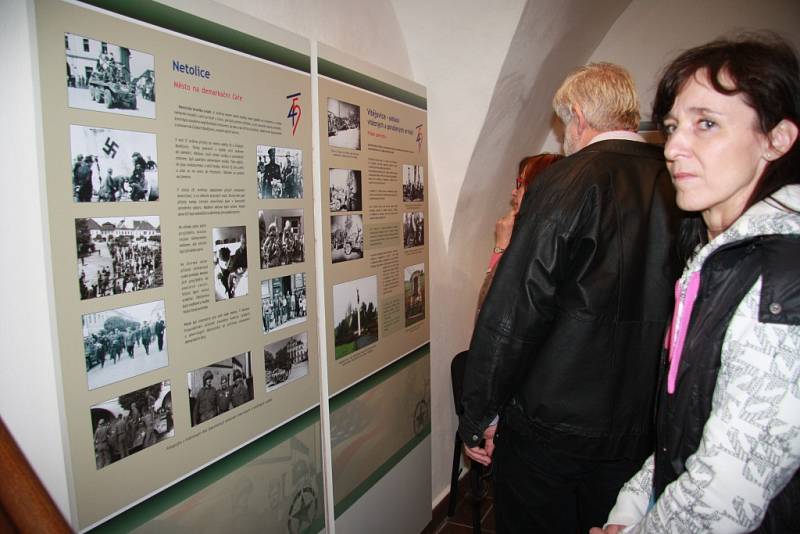 Prachatické muzeum využilo oslavy 70. výročí konce druhé světové války v centru města a propojilo tak Muzejní noc, při níž představilo svou výstavu k tématice květnových událostí na Prachaticku.