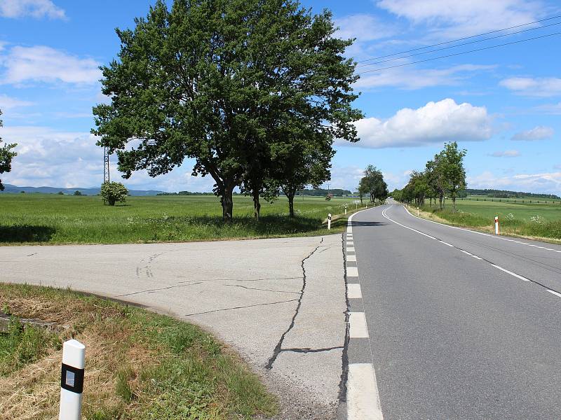 Do 17. prosince se opravuje silnice z Němčic do Češnovic. Objízdné trasy vedou buď přes Podeřiště, nebo přes Břehov a Čejkovice.