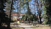 Štěpánčin park v Prachaticích by měl doznat změn. Jak velké a zásadní budou, o tom diskutovalyi minulý týden přímo na místě samém obyvatelé Prachatic s vedením města.