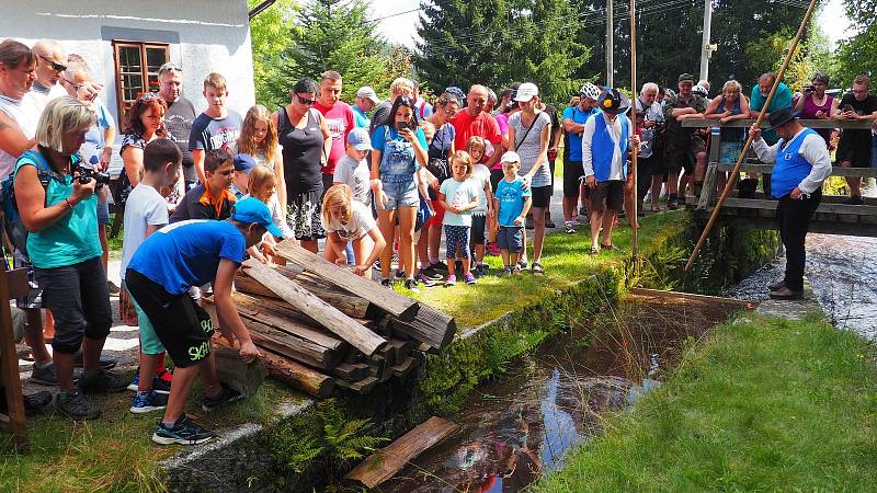 Jelenovršské slavnosti u Schwarzenberského plavebního kanálu.