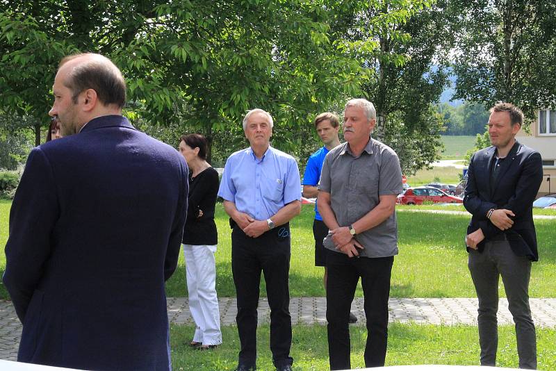 U Národky je nové workoutové hřiště. Radost z něj mají hlavně děti.