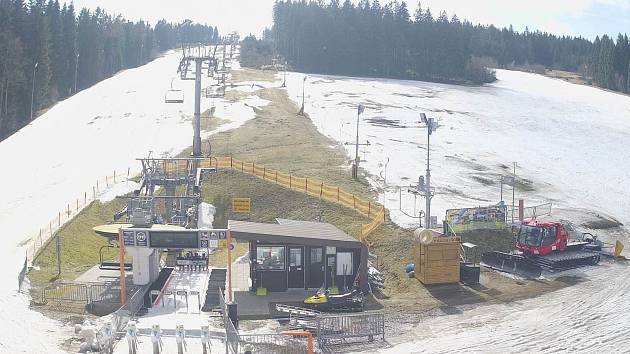 Vysoké teploty jsou na vině ukončení lyžařské sezony. Ta končí tento víkend.