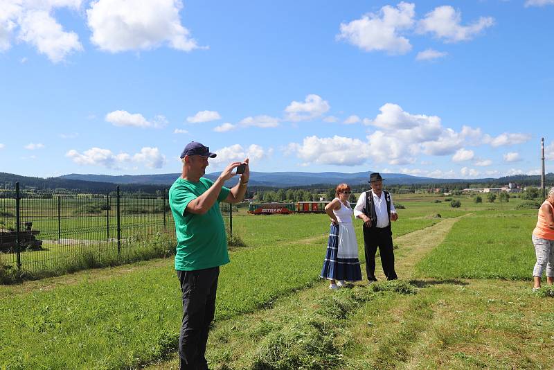 Volarský sekáč 2021 ukázal, jak jsou zdatní muži, ženy a děti při kosení trávy.