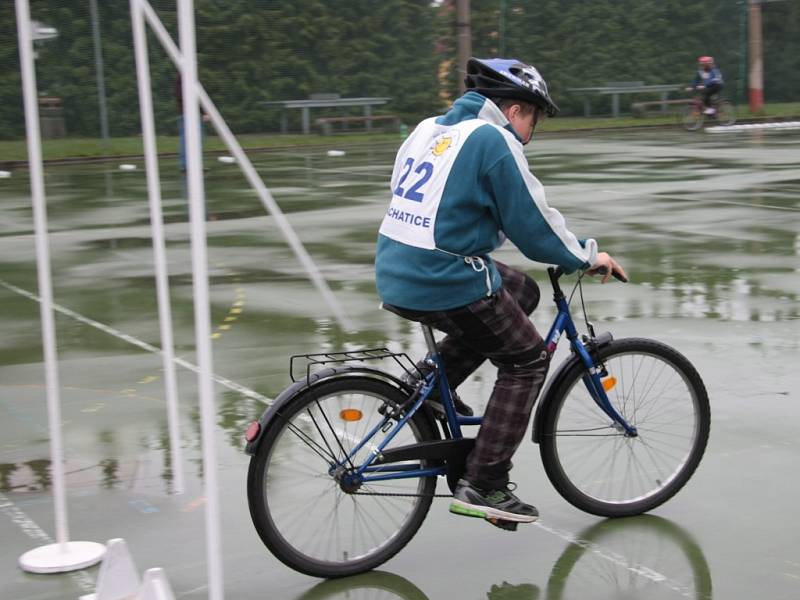 V Prachaticích se ve čtvrtek 5. května uskutečnilo okresní kolo soutěže mladých cyklistů. Ti museli zvládnout nejen jízdu na dopravním hřišti, ale také jízdu zručnosti, testy a zdravovědu.